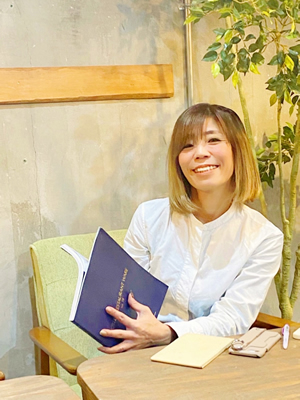 カウンセラー・秦友代のプロフィール写真